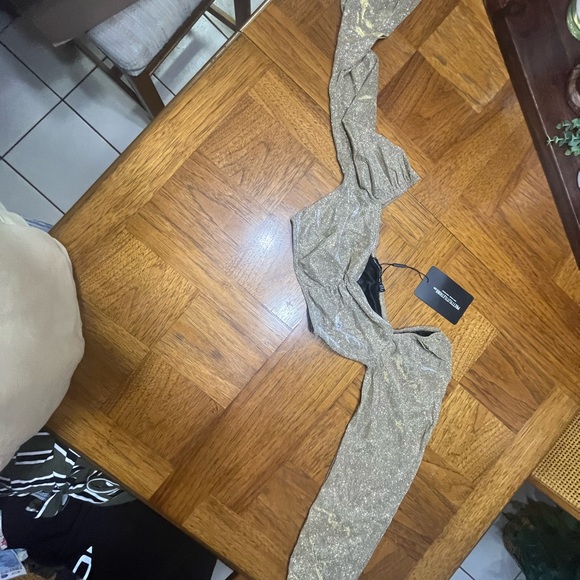 Gold crop top perfect for celebrating - Picture 2 of 5